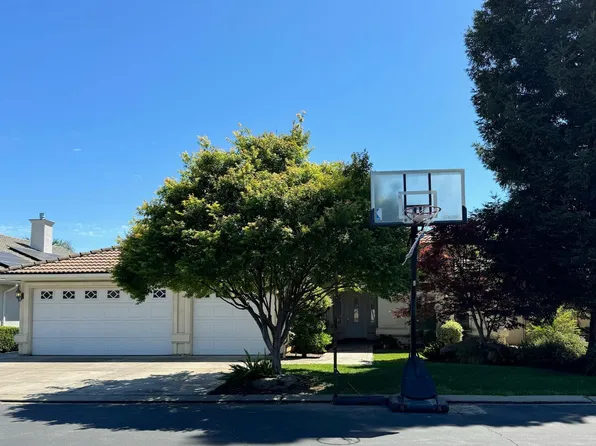 17 Breeze Way, Madera, CA 93637