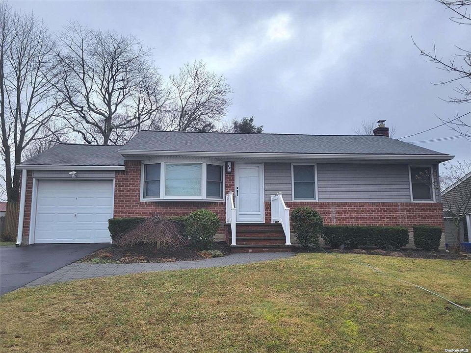 1st image of 32 Robert Drive