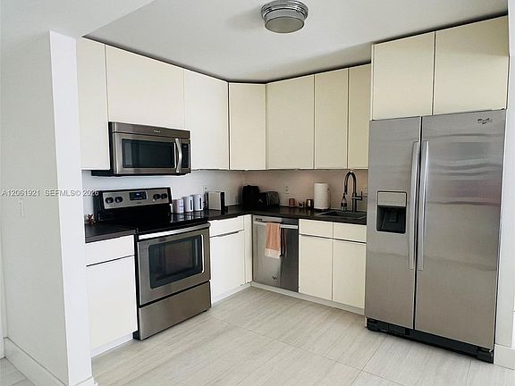4th image of 200 Leslie Dr APT 1017