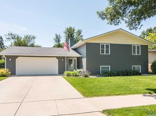 1605 E 54th St, Sioux Falls, SD 57103