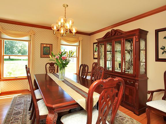 4th image of 335 Rolling Knolls Way