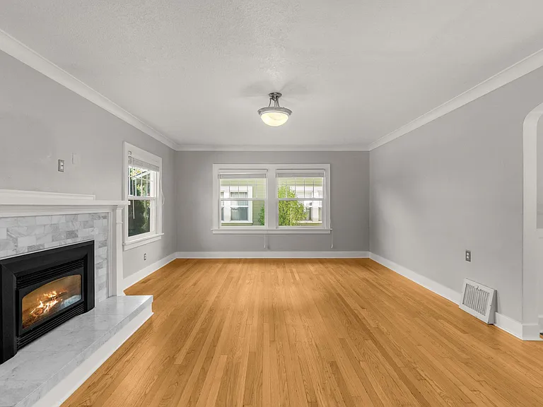 8036 N Syracuse St — Photo 34
