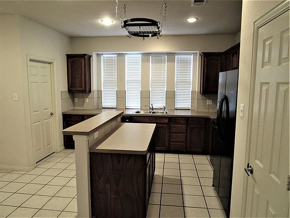 4th image of 2801 Muskrat Dr