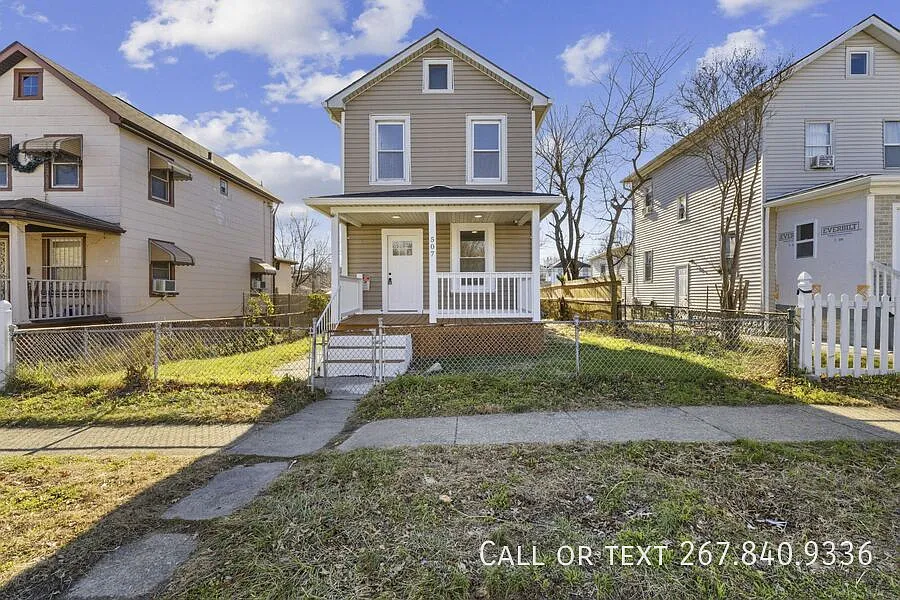 3 bed, 1.5 bath, 1024 sqft, $2,425 — Photo 1