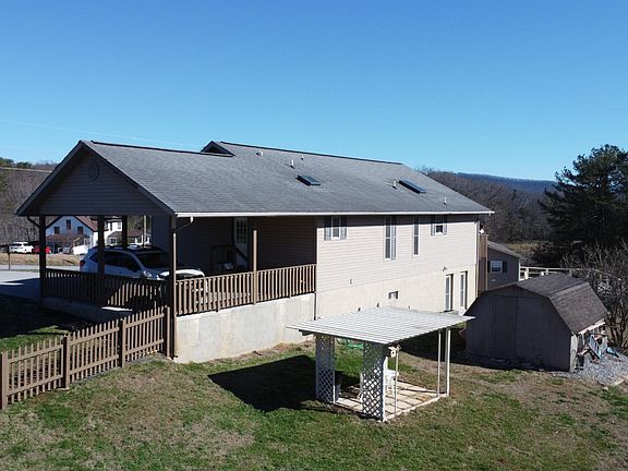 4th image of 444 Connatser Ln