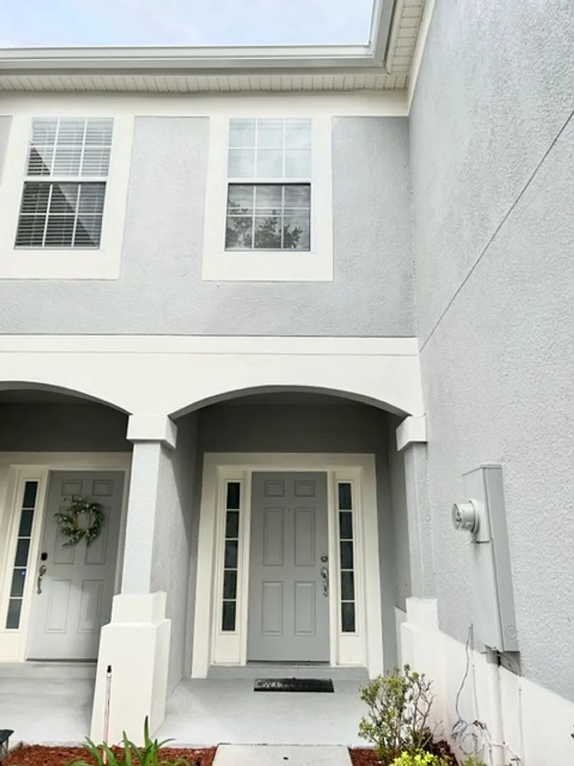 Move In August! Beautiful 3 Bed 2.5 Bath Townhome With Large Screened In Back Porch & 1 Car Attac... — Photo 4