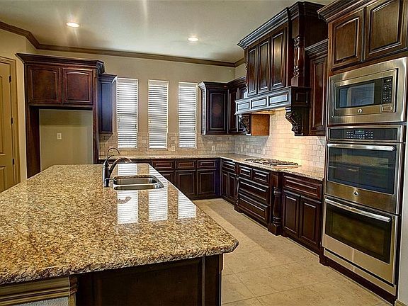 3rd image of 901 Turnberry Ln