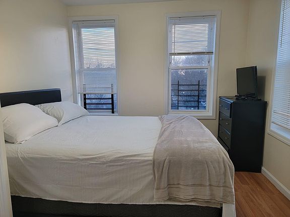 3rd image of 991 Dumont Ave #3R