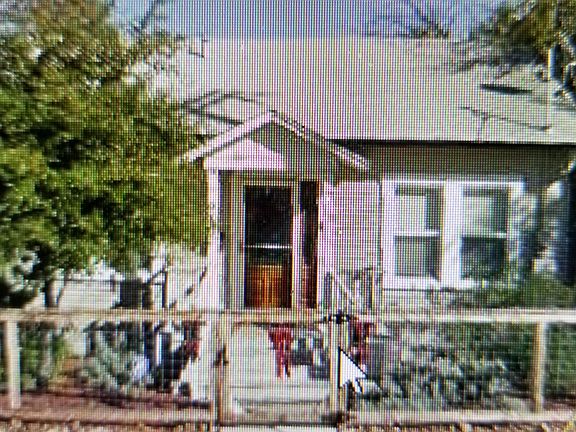 5th image of 910 Ogden St