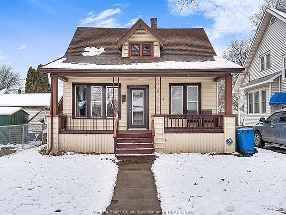 3rd image of 3484 Peter St