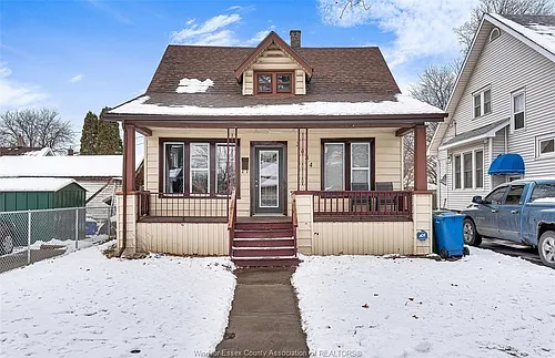3484 Peter St Photo 1