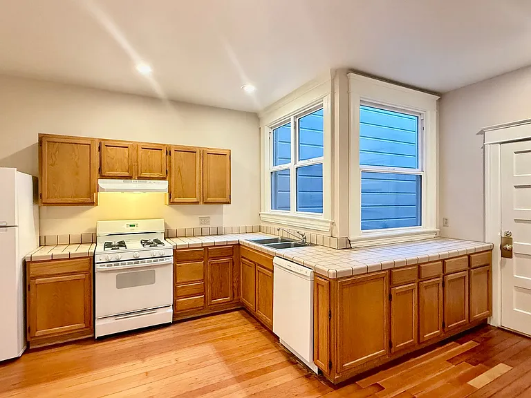 1759 Chestnut St #C — Photo 5