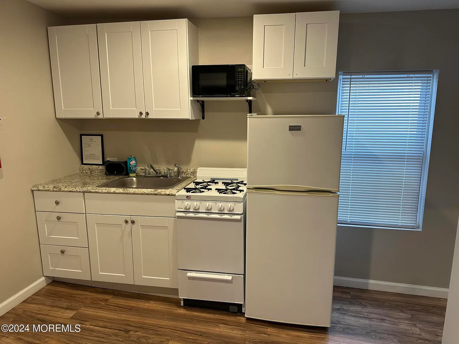 4 bed, 860 sqft, $2,000 — Photo 3