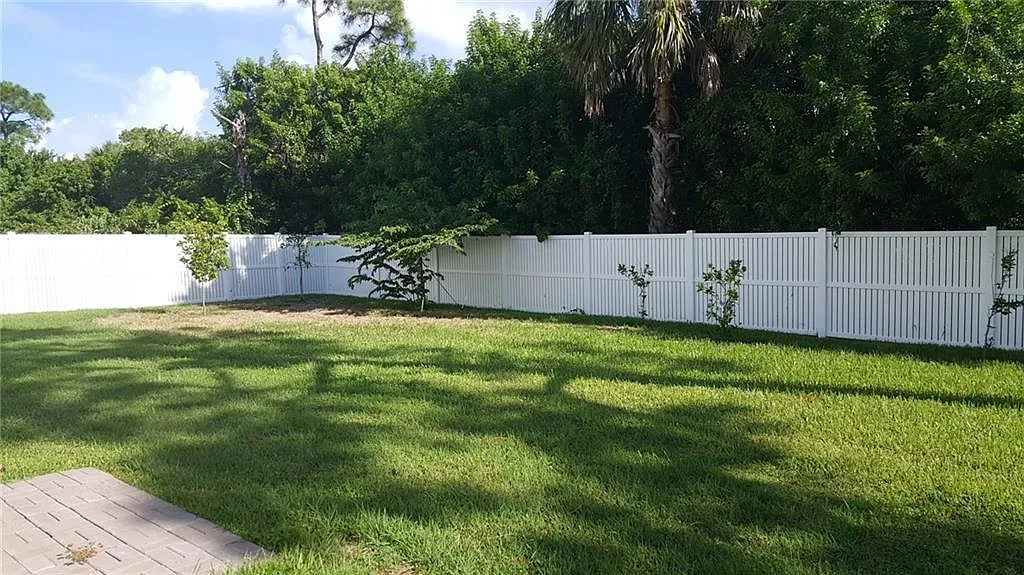 2 bed, 900 sqft, $2,000 — Photo 2