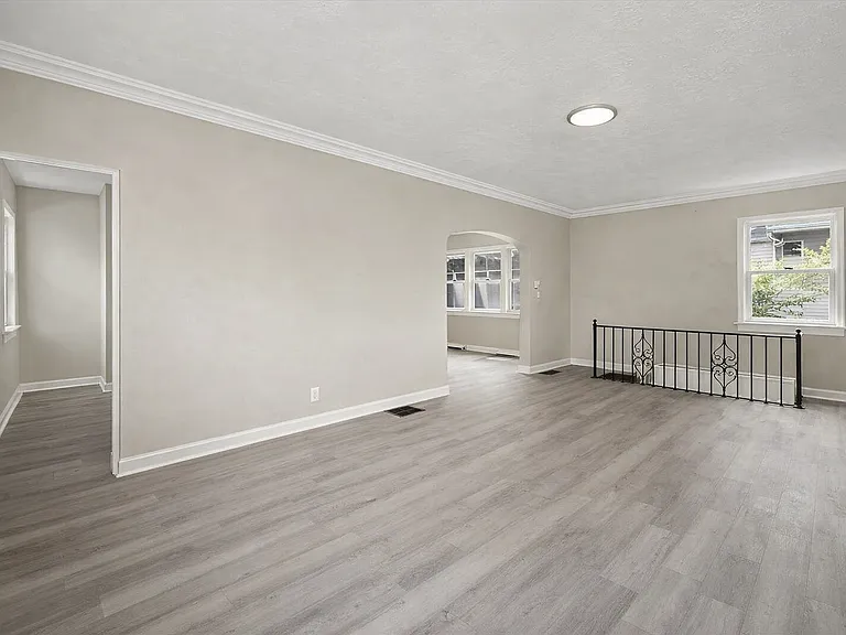 2025 Mansfield St — Photo 6