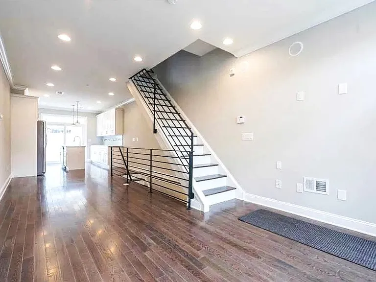 537 Morse St — Photo 2