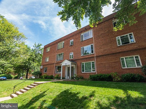 2nd image of 10417 Montrose Ave APT 302