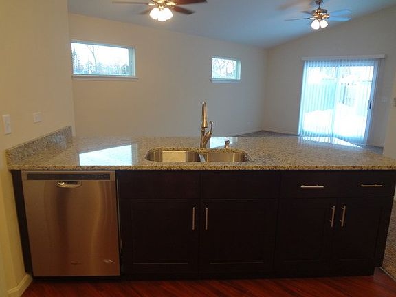 5th image of 104 E Aspen Cir