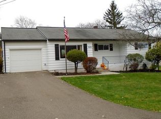 820 Dickinson Dr, Vestal, NY 13850