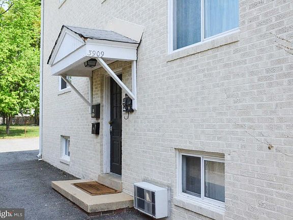 3rd image of 3909 Washington Blvd APT A