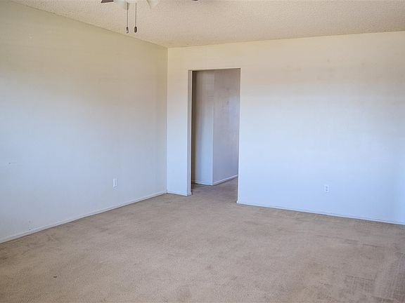 3rd image of 4826 W 17th Ln
