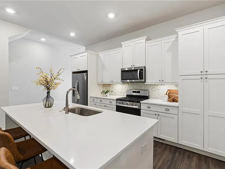 857 Constellation Dr — Photo 8