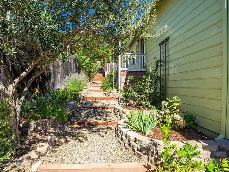 17323 Hillside Ave — Photo 14
