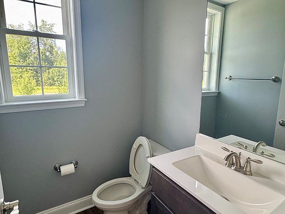 5th image of 1005 Clover Cir