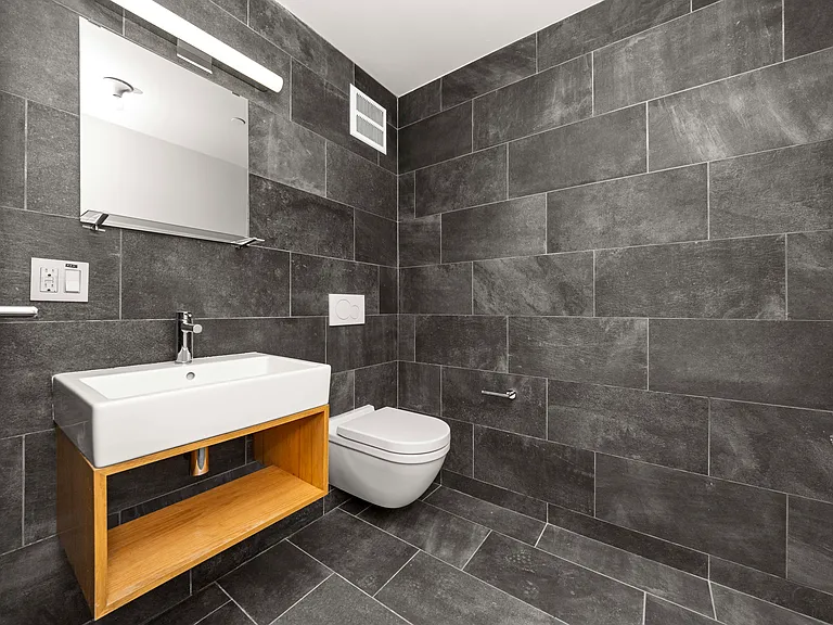 644 Selden St #302 — Photo 4