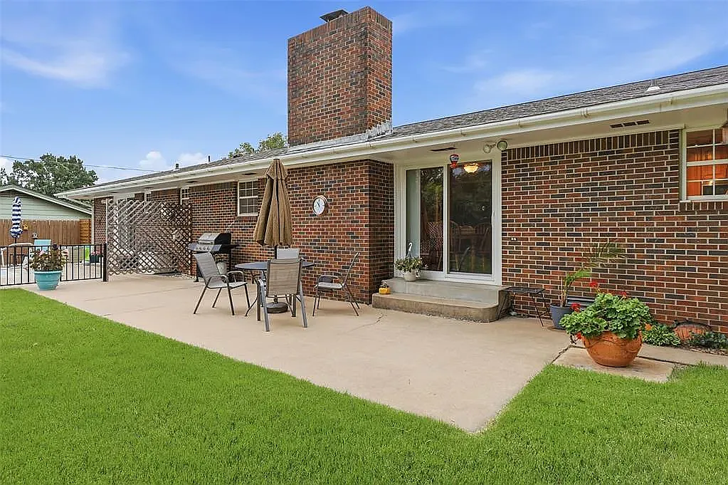 4 bed, 2.5 bath, 1910 sqft, $2,750 — Photo 4
