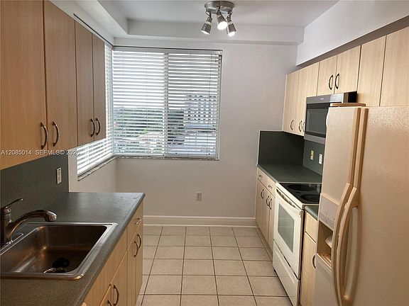 3rd image of 2550 SW 27th Ave APT 606