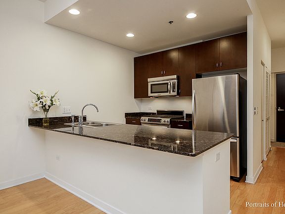 4th image of 303 W Ohio St #1404