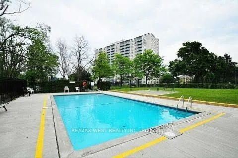 130 Neptune Dr #202 — Photo 24