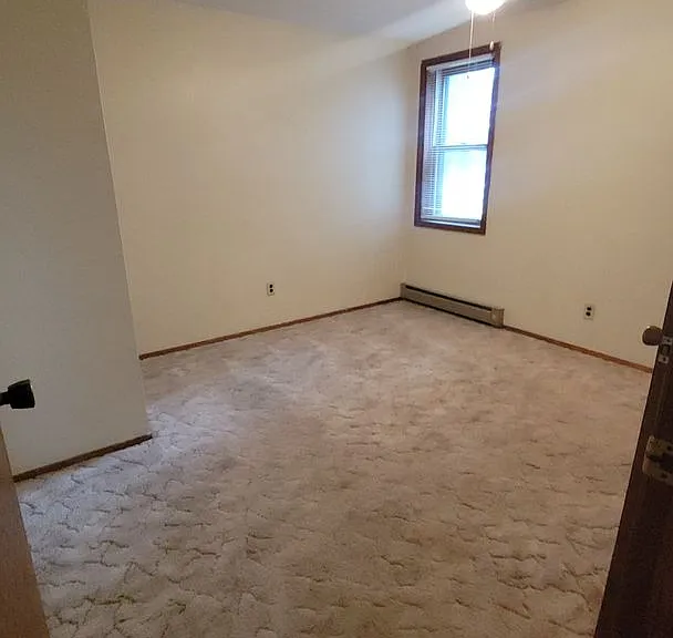119 E Maple St — Photo 7