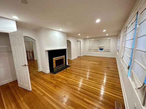 2nd image of 182-184 Cabot St #182