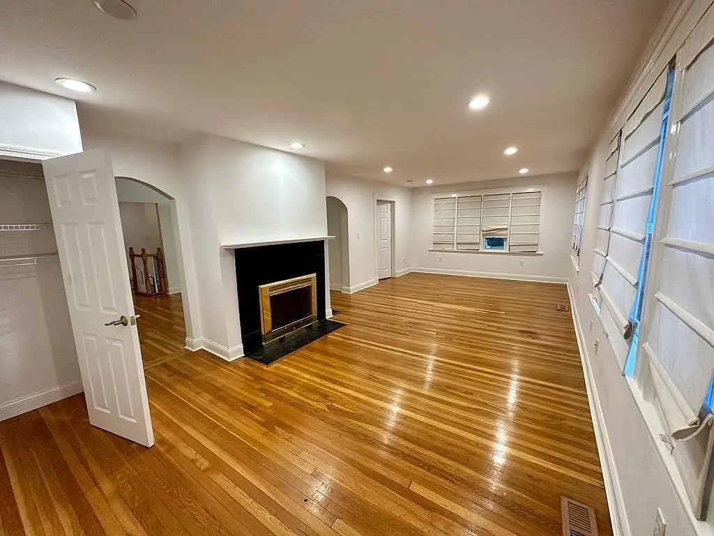 Building Photo - 182-184 Cabot St #182