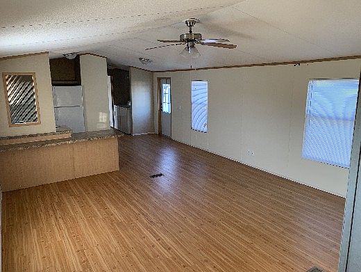 2nd image of 818 Bandera St