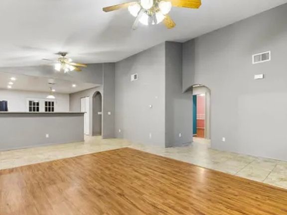 5th image of 2844 Ancho Ave