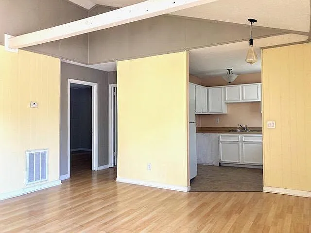 2 bed, 756 sqft, $1,295 — Photo 3