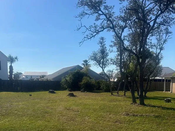 216 Buccaneer Dr, Pt Saint Joe, FL 32456