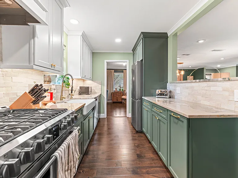 9854 Estate Ln — Photo 7