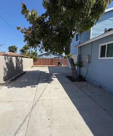 8835 Dunbar St — Photo 3