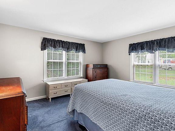 5th image of 9 Pleasant Park Ave #2I
