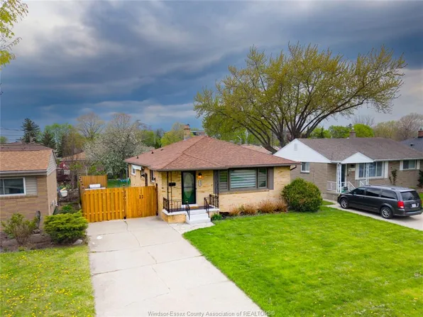 943 Laporte Ave, Windsor, ON N8S 3R3