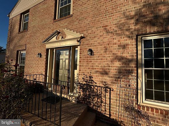 5th image of 5712 Crownleigh Ct