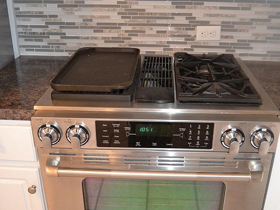5th image of 16 Thatcher Ave
