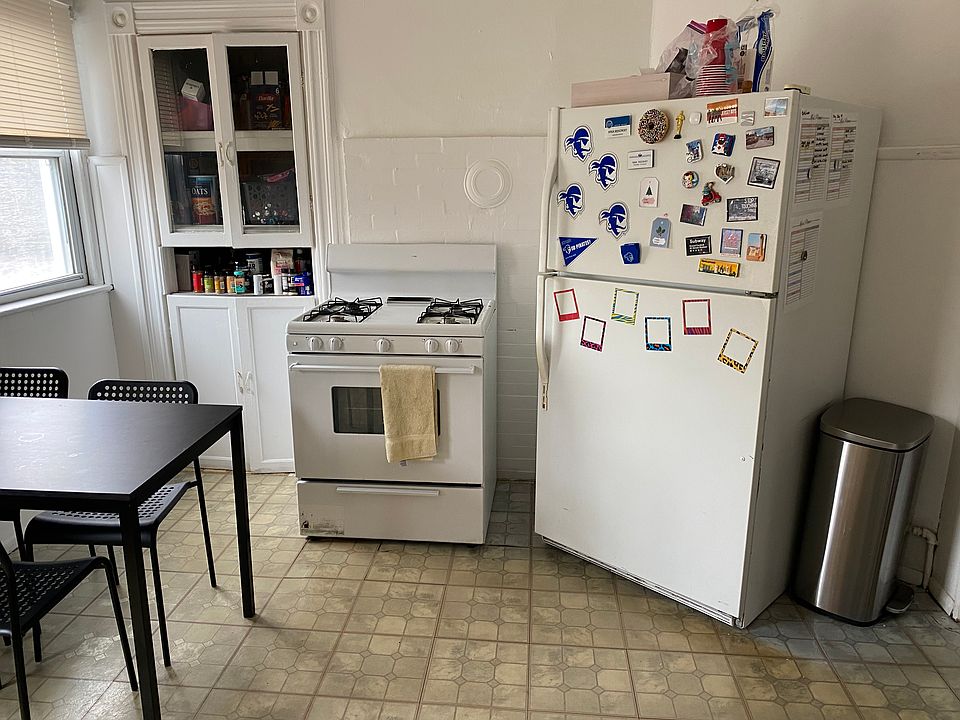 2nd image of 160 Valley St Floor 1
