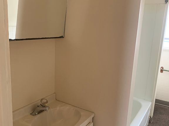 4th image of 826 Park St APT 1