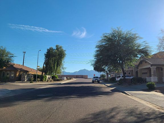 5th image of 4220 S 104th Ln