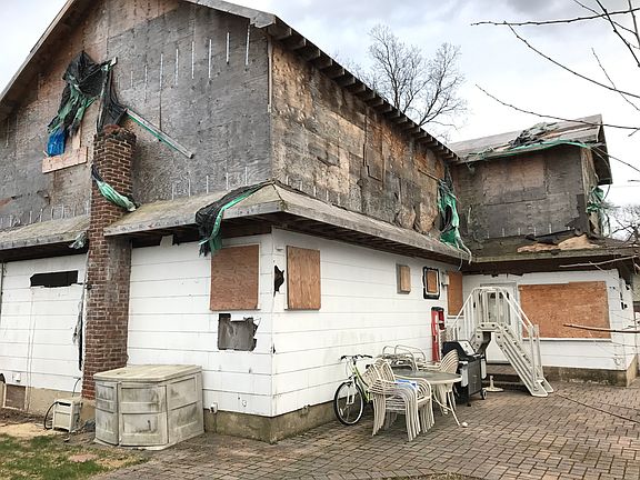 4th image of 153 N Maple St